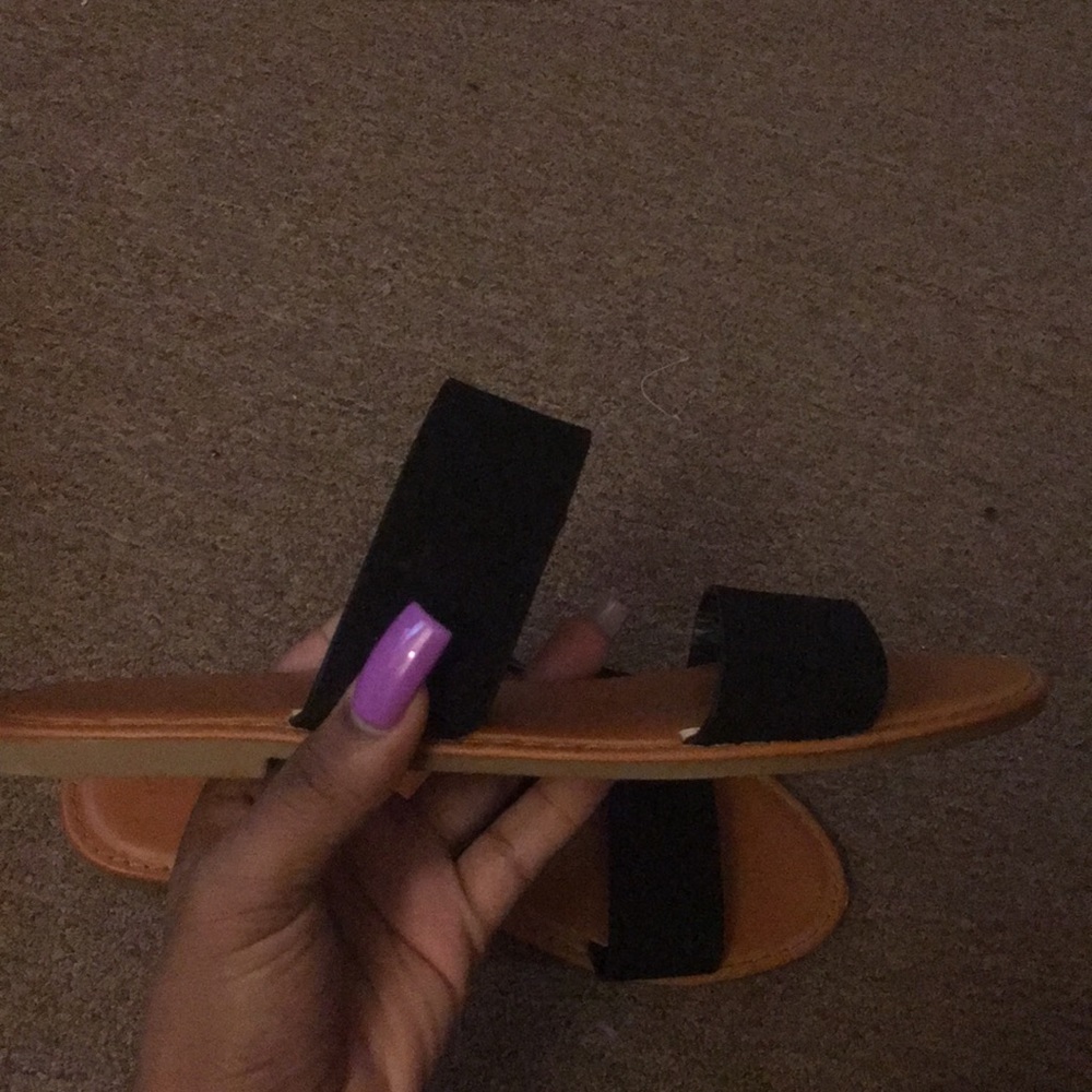 2 strapped sandals